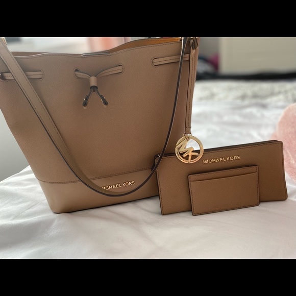 Michael kors bag - Picture 2 of 3